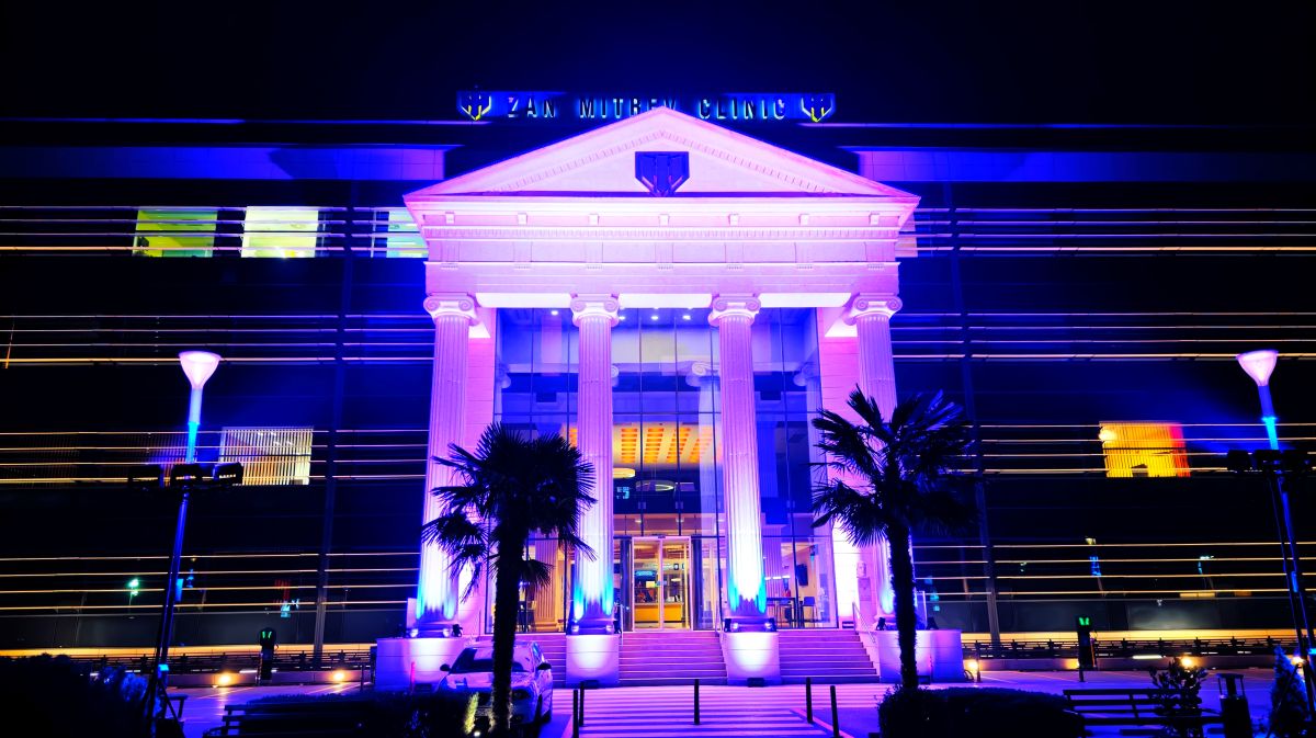 Клиника Жан Митрев се обои во виолетово за одбележување на Светскиот ден на предвремено родени бебиња