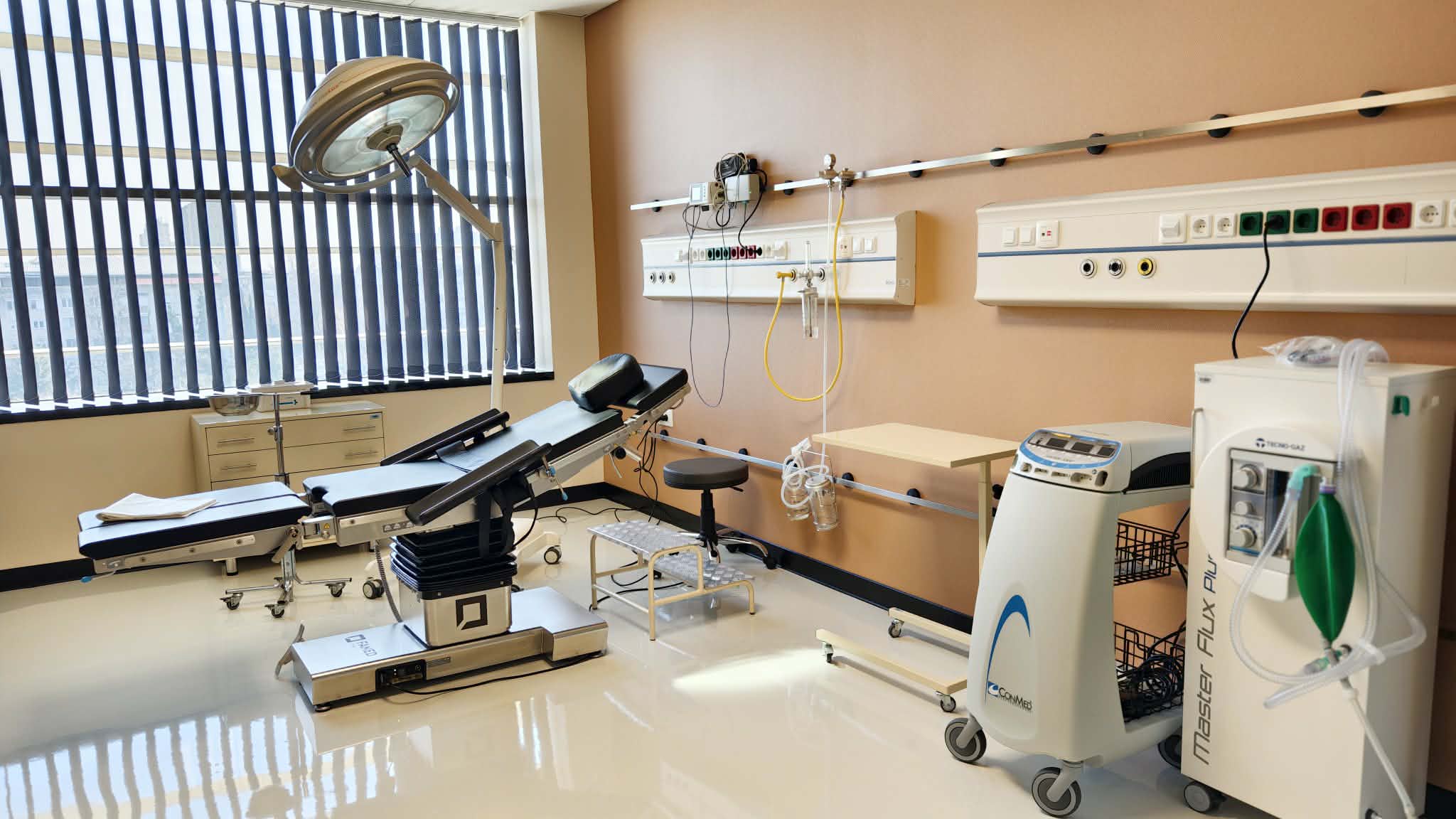 Отворена нова сала за минимално инвазивни интервенции